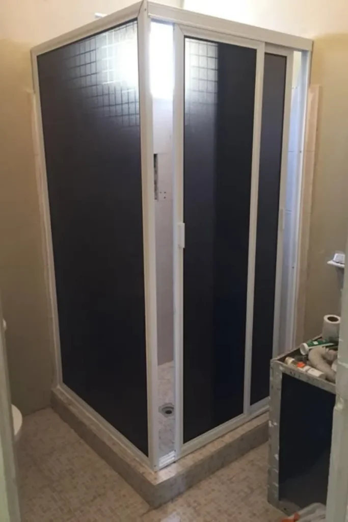 Instalación de Cancelería para baño de acrílico en Aguascalientes