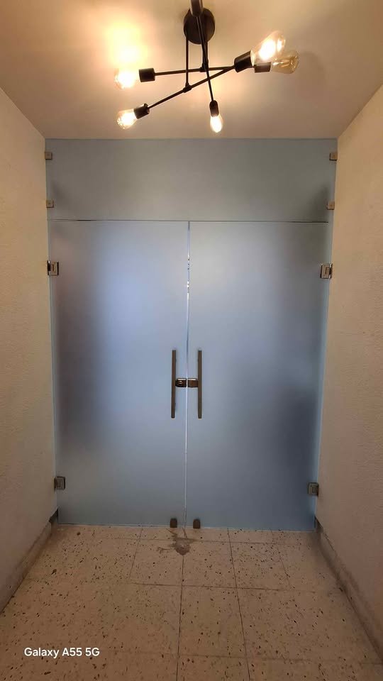 Puertas de Cristal Templado a la Medida en Aguascalientes